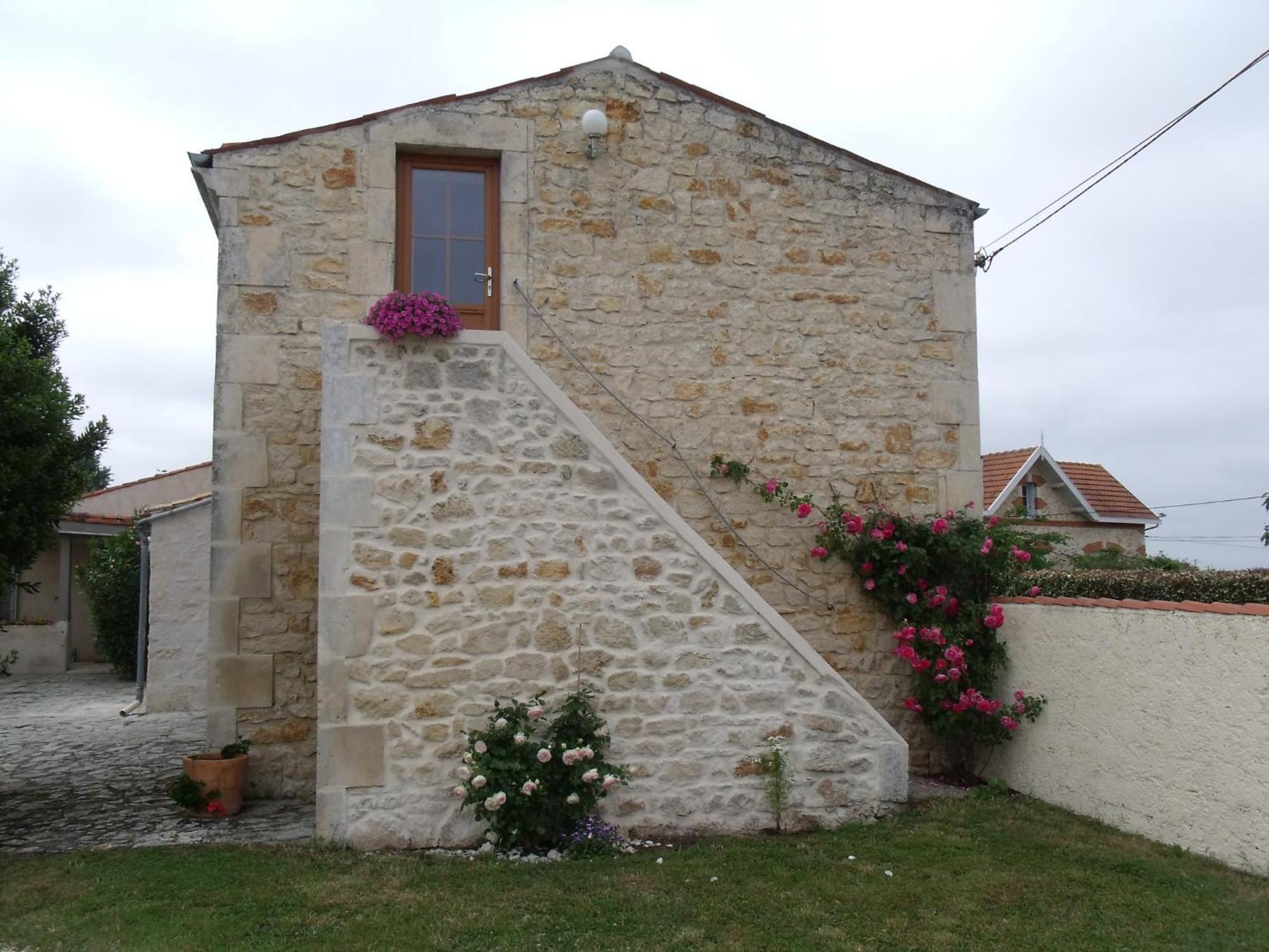 Chre Cathy Et Jean Loup Hotel Le Port des Barques Bagian luar foto