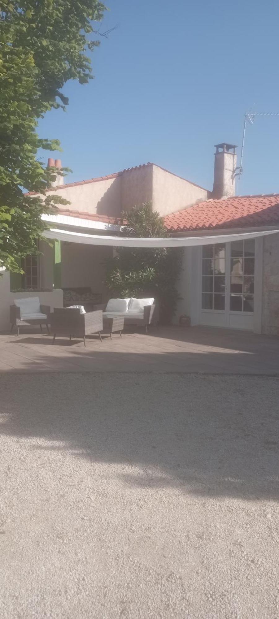 Chre Cathy Et Jean Loup Hotel Le Port des Barques Bagian luar foto
