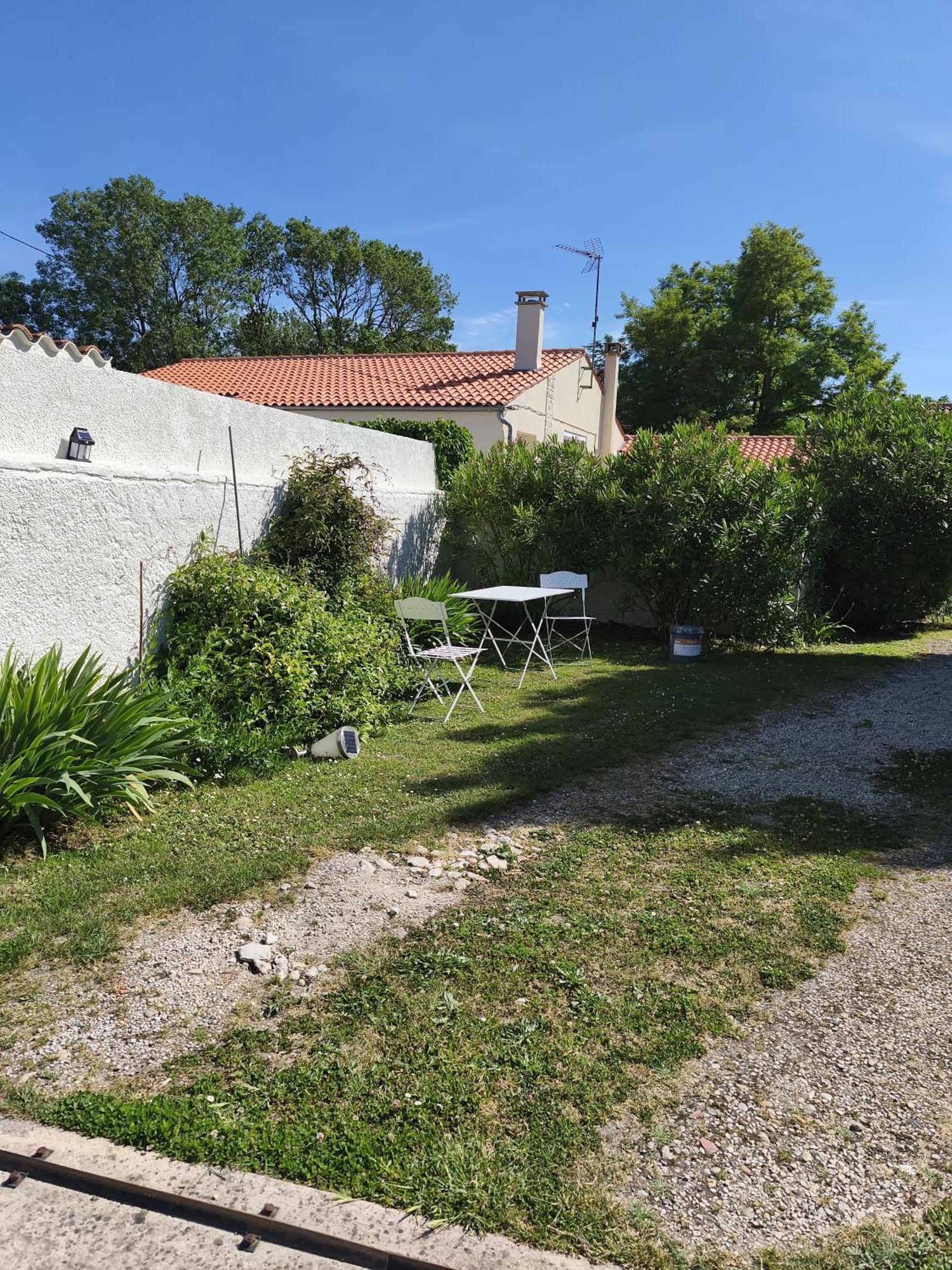 Chre Cathy Et Jean Loup Hotel Le Port des Barques Bagian luar foto